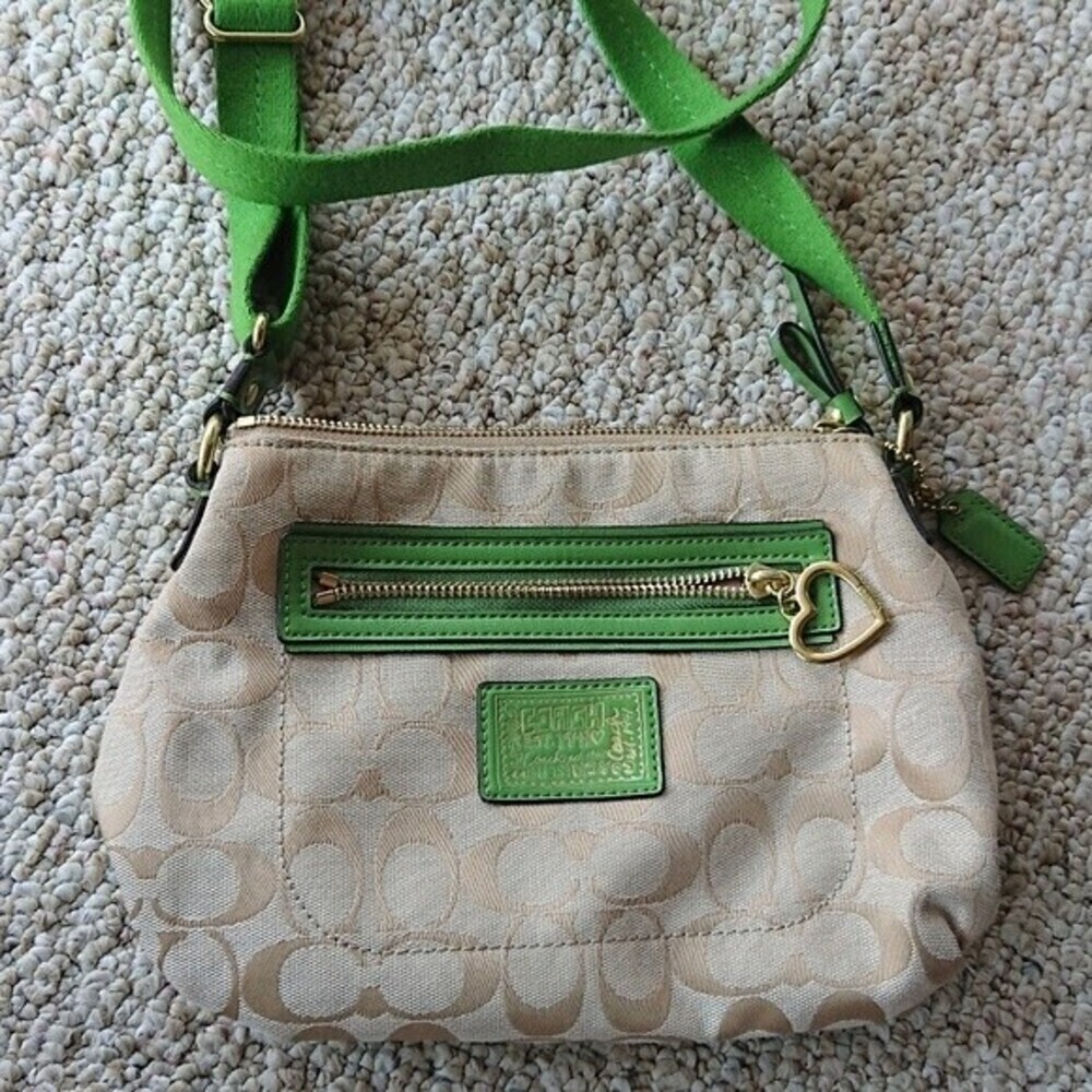 Coach Poppy Signature Canvas Strap Heart Zipper Beige Green CrossBody Bag